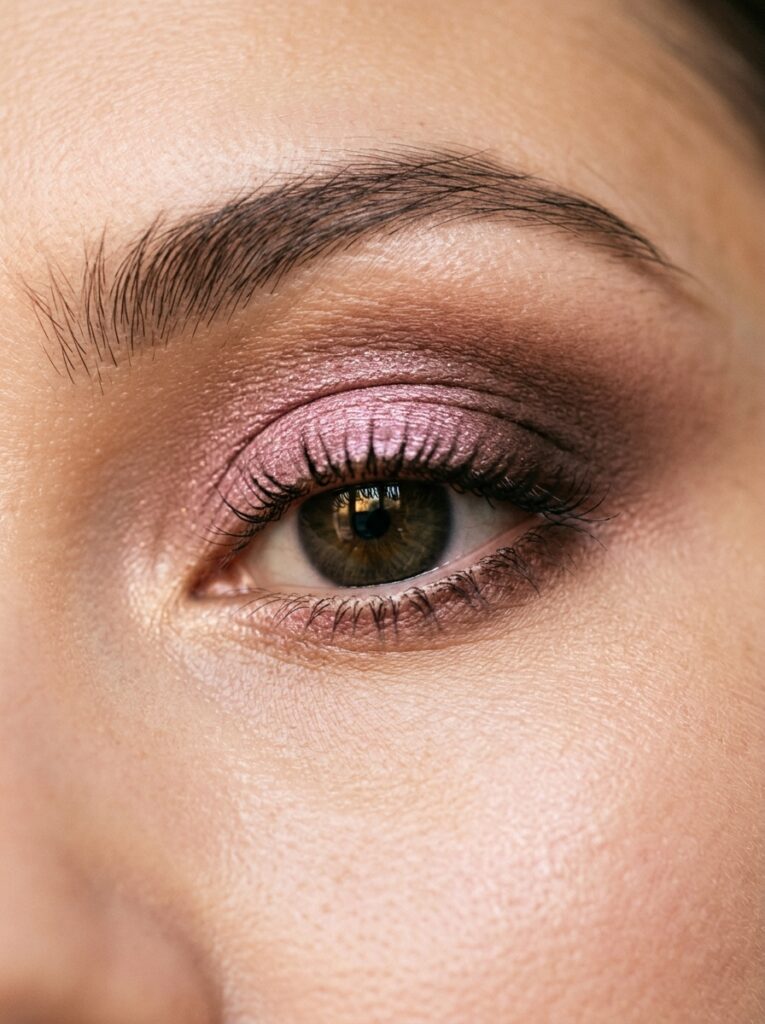 15 Fall Eyeshadow Combos That Make Your Eyes Pop espresso and mauve eyeshadow combo
